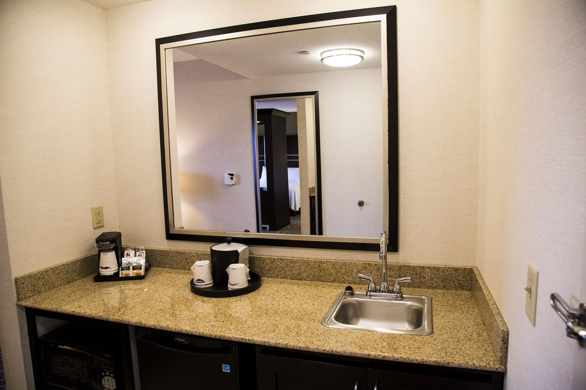 Hampton & Sharon Hotel