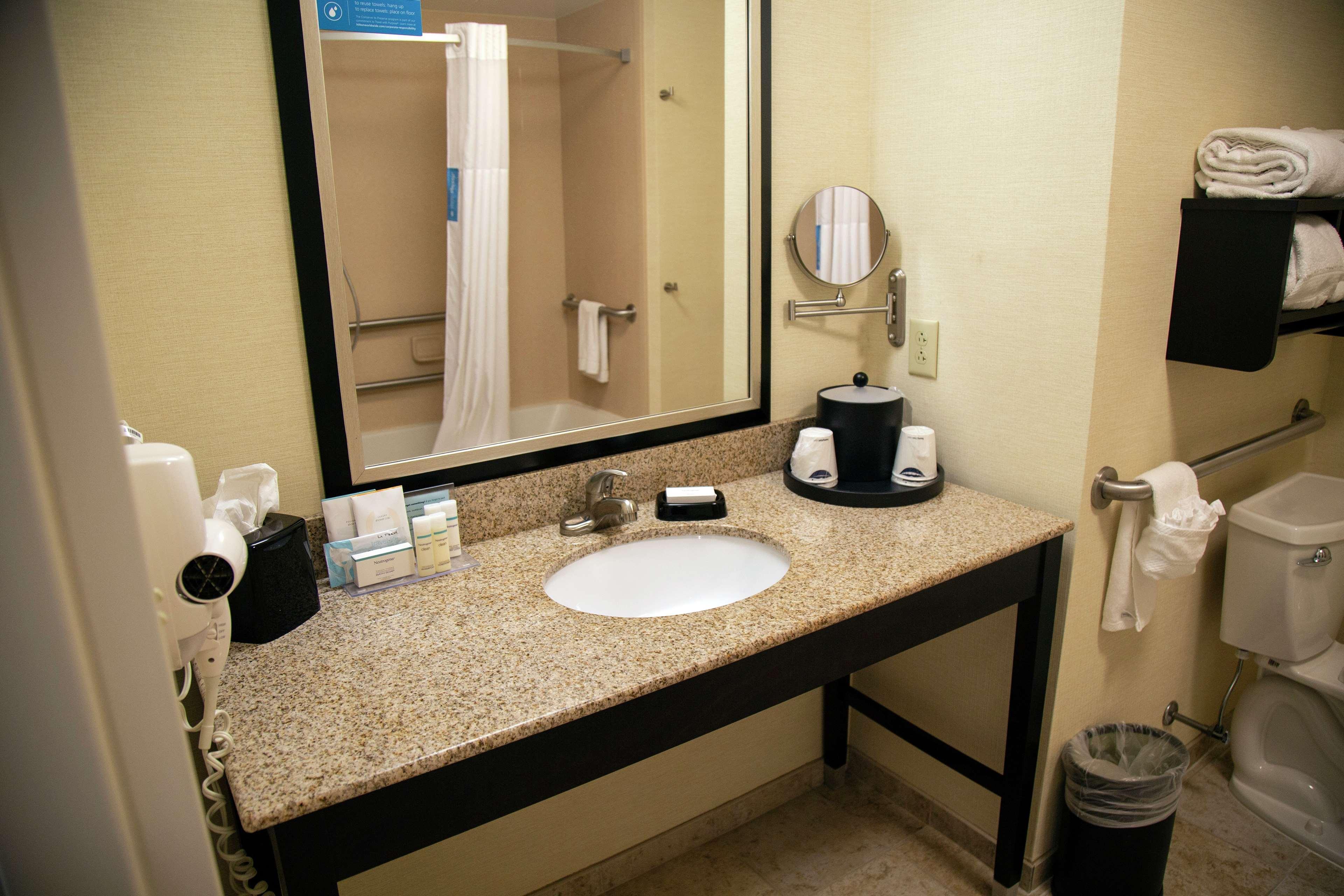 Hampton & Sharon Hotel West Middlesex
